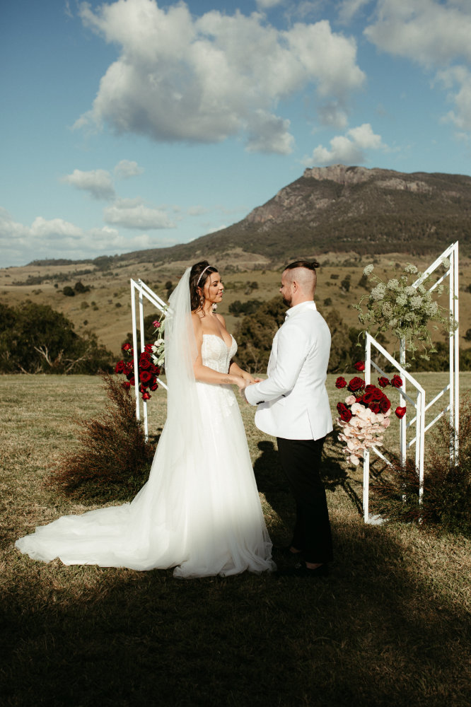 Luxe Outdoor Wedding Venue QLD Maroon Hill Estate Love by Lee Photography